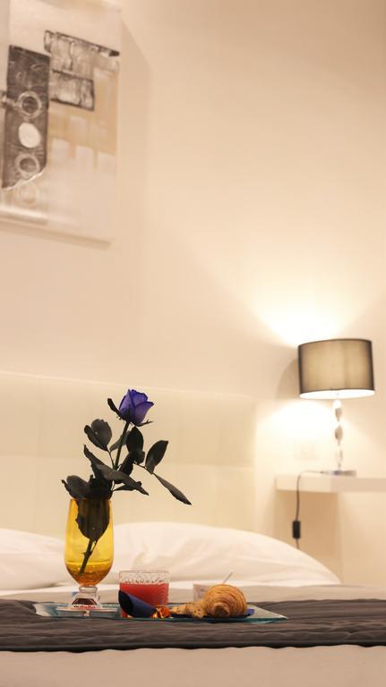 Prati Luxury Suites Рим Стая снимка